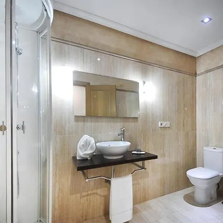 Apartment 2 Bedroom Gorgeous In *