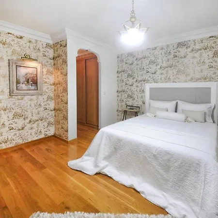 Apartment 2 Bedroom Gorgeous In